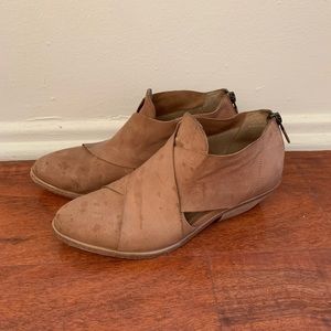 Eileen Fisher Cluster cutout booties - 6
